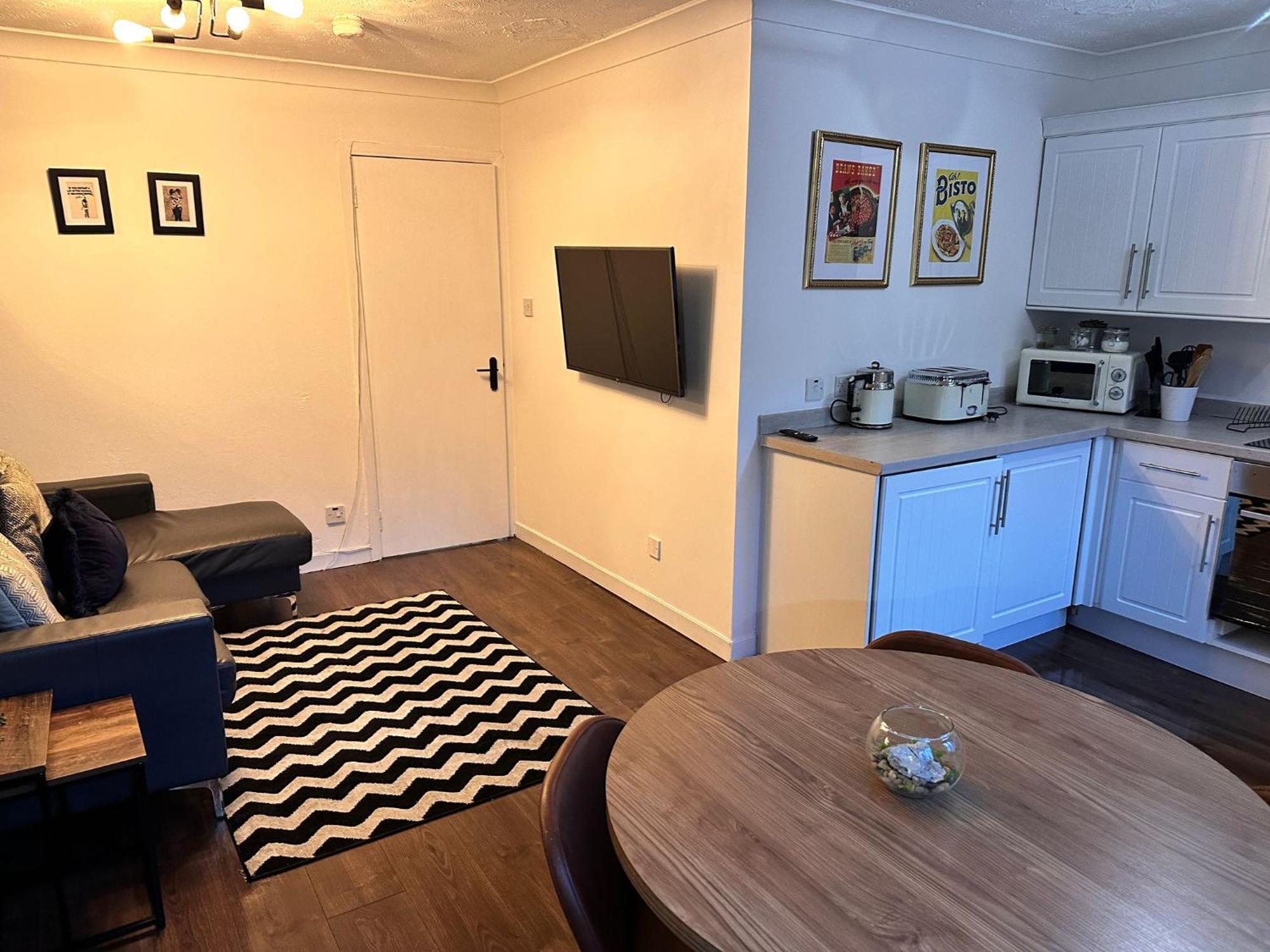 Brightcentral Apartment With Parking Глазгоу Екстериор снимка