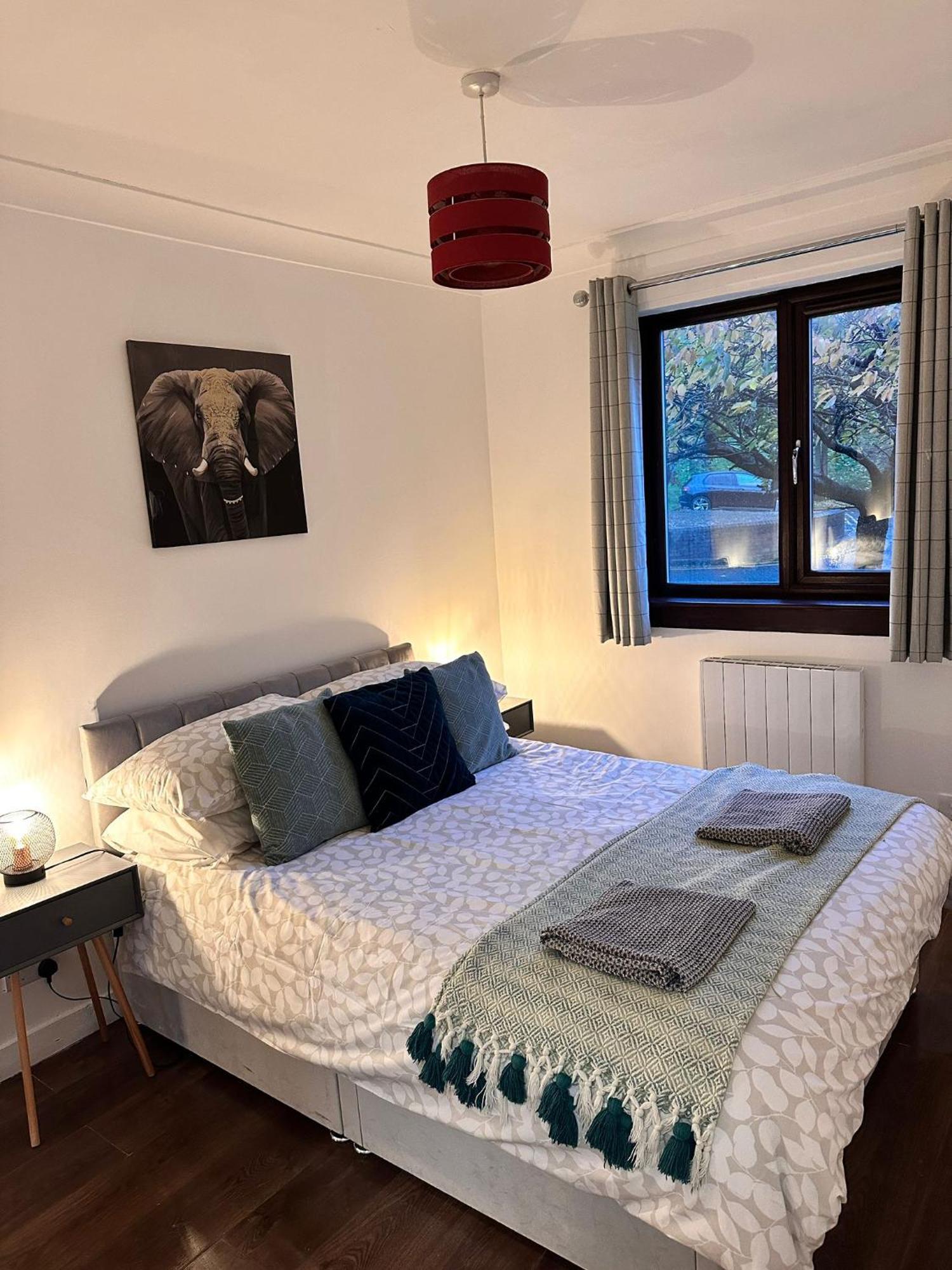 Brightcentral Apartment With Parking Глазгоу Екстериор снимка